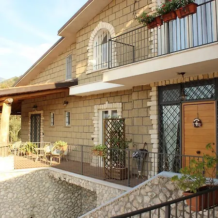 Le Rocce Bed and Breakfast SantʼAgata deʼ Goti