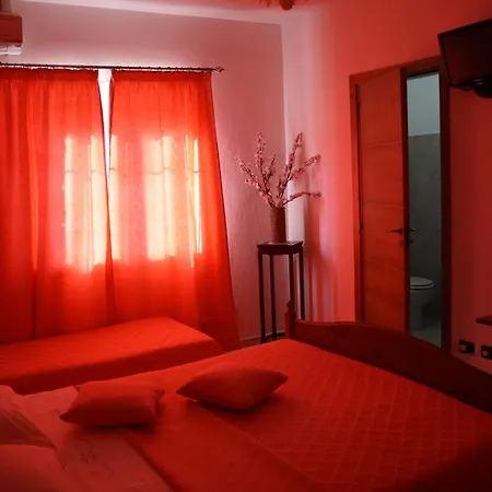 Le Rocce Bed & Breakfast *