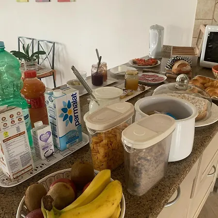 Le Rocce Bed & Breakfast *