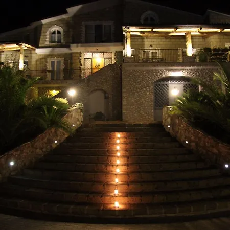 Le Rocce 4* SantʼAgata deʼ Goti