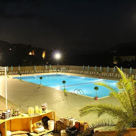 Le Rocce Bed and Breakfast 4*