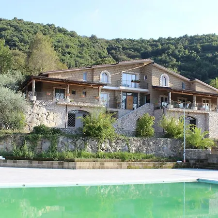 Le Rocce Bed and Breakfast SantʼAgata deʼ Goti
