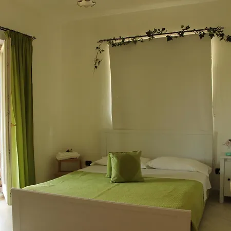 Le Rocce Bed & Breakfast *