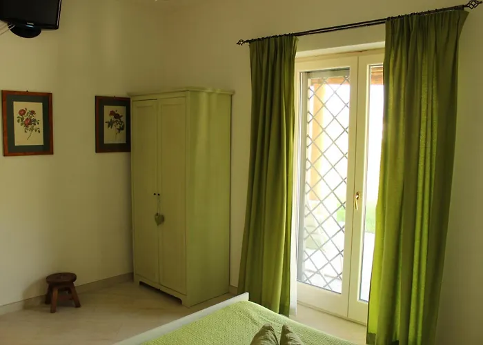 فندق مبيت وإفطار Le Rocce 4*